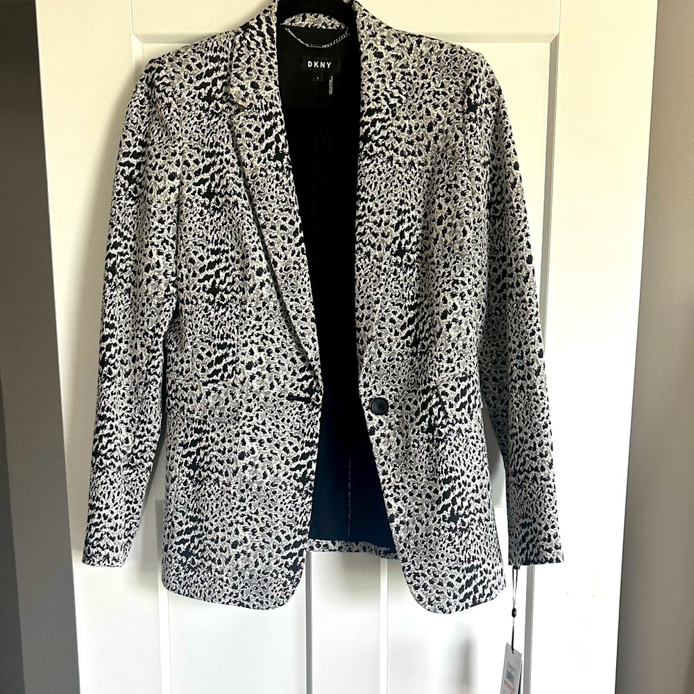 DKNY Women’s Printed Blazer; size 2.